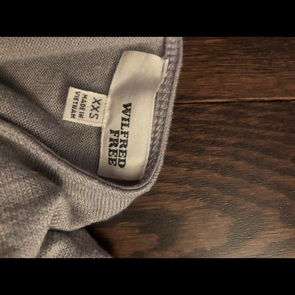 aritzia wrap top - Picture 2 of 2